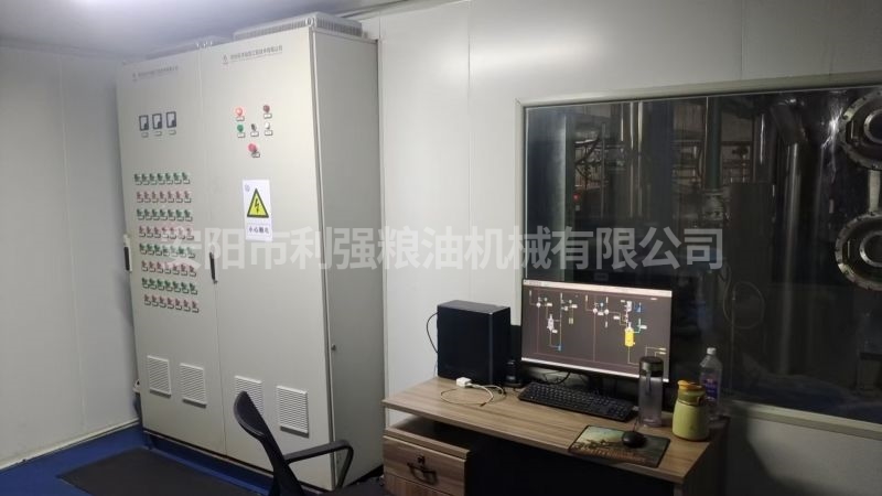 精炼车间自动化控制室